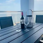 Seafront 아파트